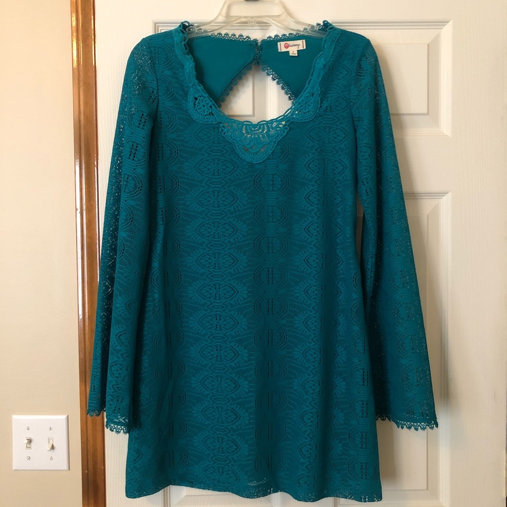 Short, turquoise dress